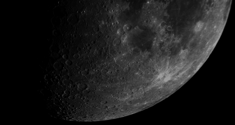 Nog een foto van de maan van vorige week woensdag met 2x Barlow + maanfilter. 26 frames t=1/125 ISO