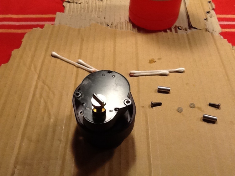 Houston , we got a problem. Gearbox (kwetsbaar gevalletje bij Losmandy) heeft een dreun gehad en de