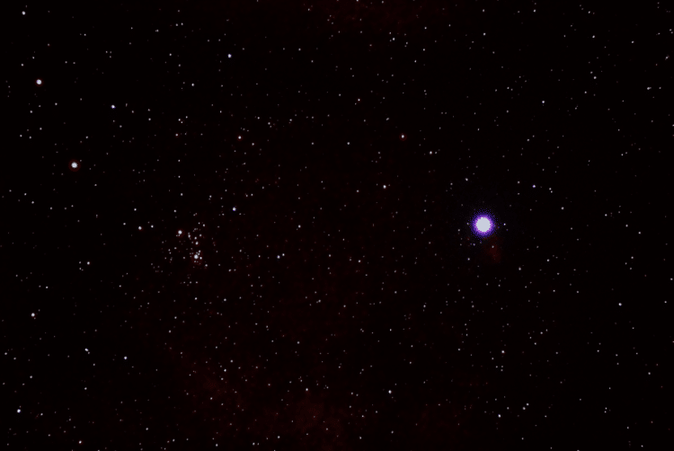Testopname met de TOA en een eerste poging van Sadr en links de open sterrenhoop NGC 6910 zaterdagmo