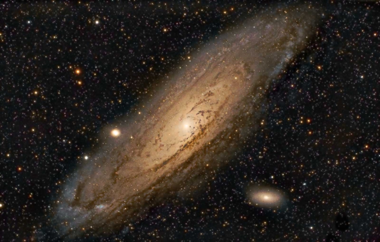 Ik heb ook eens mijn data van M31 herbewerkt in pixinsight maar zoals je kan zien heb ik nog veel te