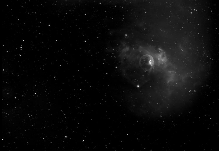 Gisteren bellen geblazen (NGC7635 Bubble nebula), 11x 900 sec Ha met de 10″/F4 Newton en Baade