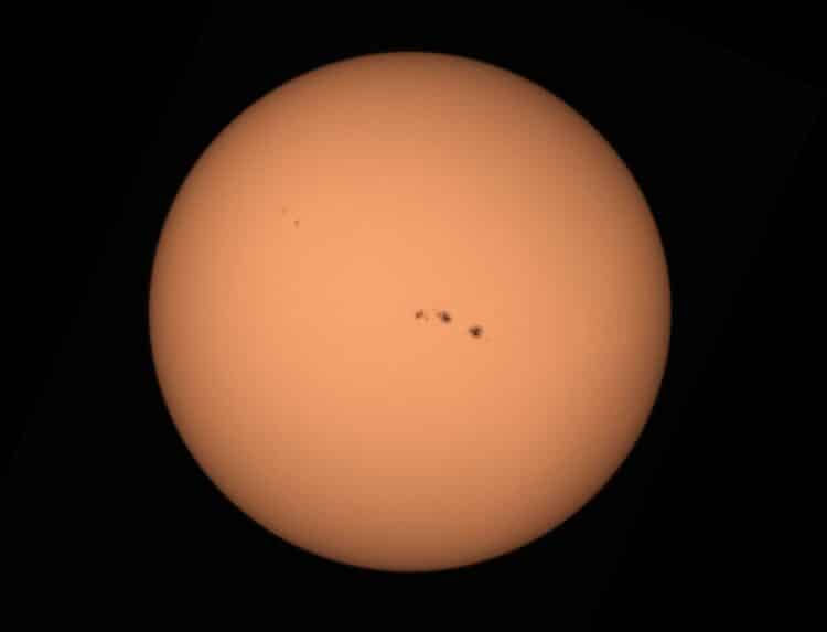 De zon vanmiddag tussen 15:45 en 16:25. 87 opnames (1/8000, ISO1600) met een Celestron Edge HD8, FR7