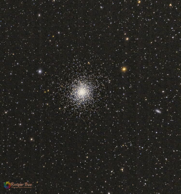 En ook maar één van de Hercules Bolhoop M13. Dit keer 10 opnames van 2minuten ISO 1600. Ongeveer e