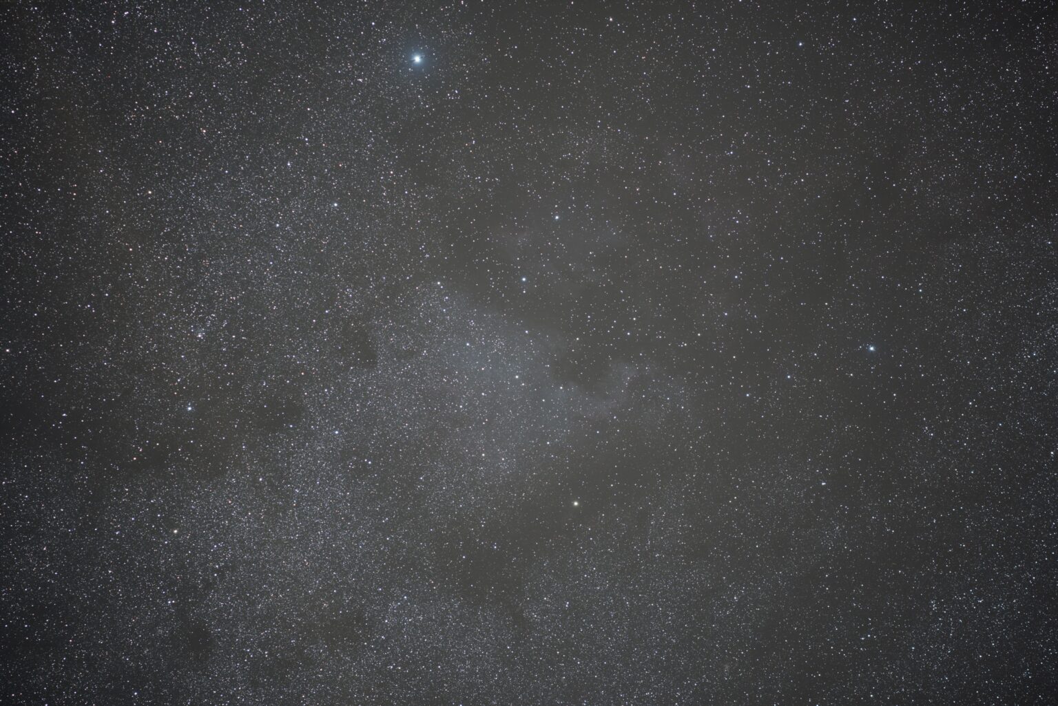 Het 2s testsub op f/2 ISO1600, Deneb. Bijgevoegd het integratie resultaat van 50x M31 en 50x NGC7000