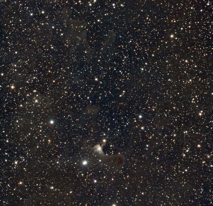 Ghost nebula, SH2-136. Resultaat na 10 uur (3 sessies, 2 van 41x300sec iso800 met Canon 700Da derde 