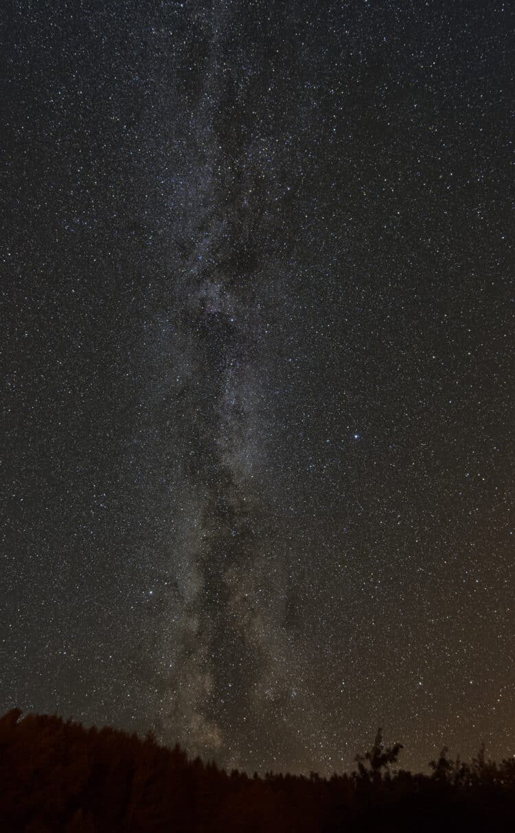 Opname van de Melkweg gemaakt met mijn standaard Nikon D800 op een kleine Skywatcher Star Adventurer