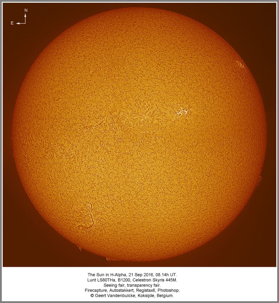 Rustige lucht deze 21 september 2016, maar nevelig. Mozaïek uit vier delen om het volledige zonnebe