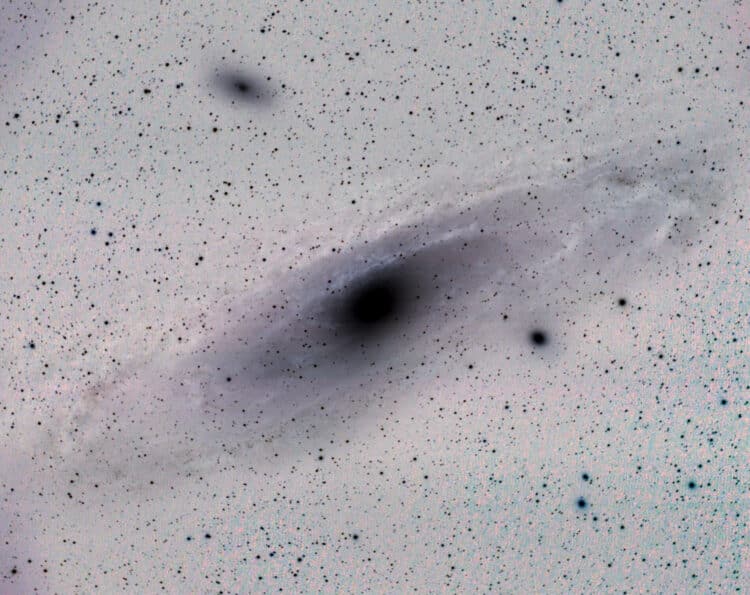 Kleur in M31 krijgen. Afgelopen nacht was het relatief helder op een aantal sluierwolken na. Ik heb