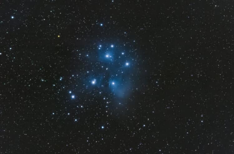 Mijn eerste M45 van het jaar. Hij staat nog wat laag, en natuurlijk precies in het meest lichtvervui