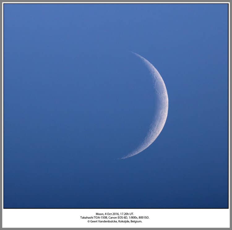 De maansikkel, omstreeks zonsondergang 4 oktober 2016. 20161004-crescentmoon-gvb