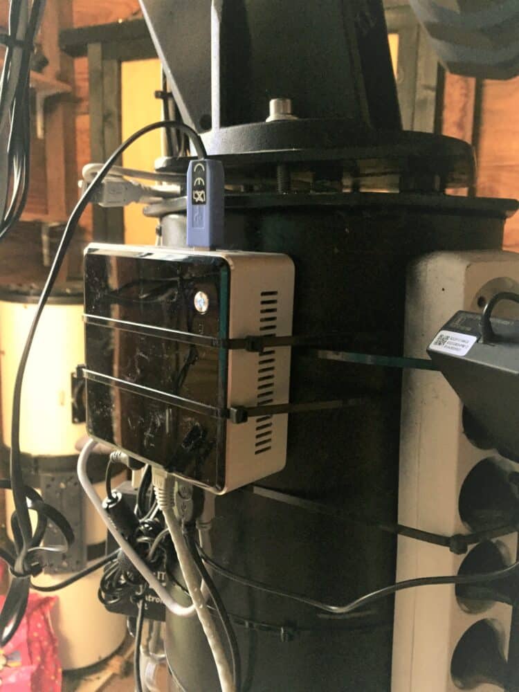 Mini computer op de paal geplaatst. Intel NUC i7 met 16GB RAM en 850 SSD drive. Ik moet alleen nog i