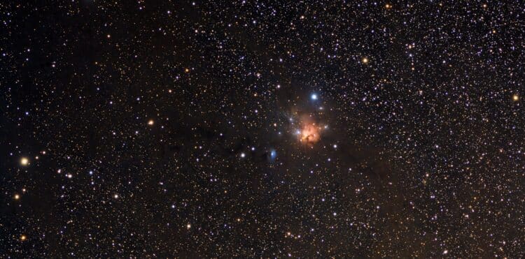 Deze regio in Perseus heeft als hoofdattractie de “Northern Trifid nebula”, NGC1579 (oftewel SH2