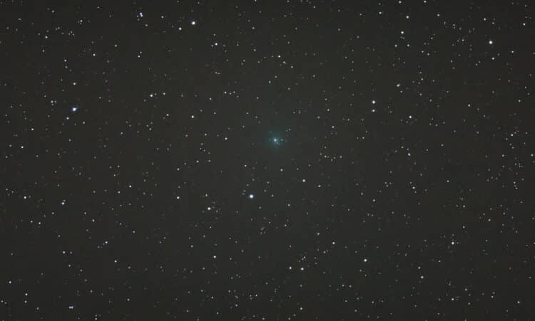 Tijdens een momentje van helder hemel snel even de 300mm f4 buiten gezet op de Skywatcher Star Adven