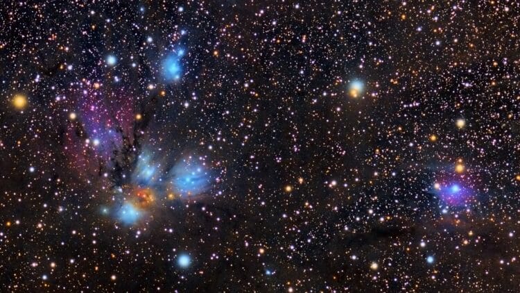 NGC2182 is de blauwe reflectienevel boven, NGC2170 is de blauwe reflectienevel onderaan. Daar tussen