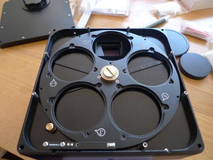 Ik heb op CN in CCD imaging een post gemaakt over het monteren van de 50 mm unmounted filters in het
