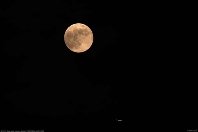 Opname van de volle Maan en Jupiter tijdens de conjunctie van 10april jl. Eerste foto enkel opname i