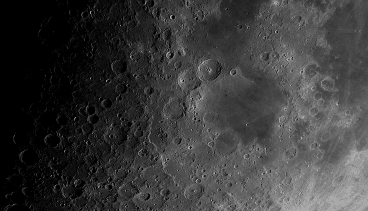Enige opnames van de Maan op 3-4-2017 met de TOA 130 mm F7,7 met 5xPM Canon 600DMaan 3-4-2017 23,10 