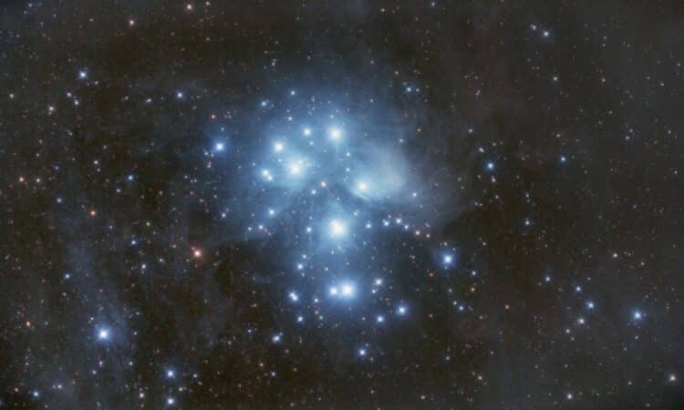 Deze opname van M45 dateert van januari. Optiek Takahashi Epsilon E130D en canon 6d Lichts 167×