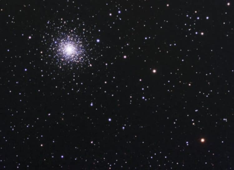 Messier 92 belicht op 27 mei jl. vanuit de achtertuin in Limmen. 46x LRGB (Lum. @ 30 sec. en RGB @