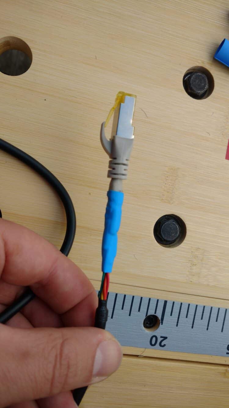 YES! Mijn eerste soldeer-poging ooit werkt! Geen montering opgeblazen en de FTDI chipset wordt metee