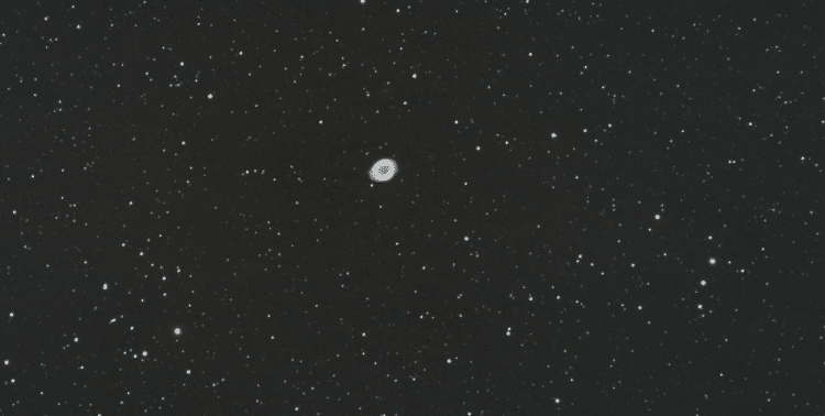 De Ringnevel M57 opgenomen 21 woensdag juni ca 1,00 uur mbv van de TOA met LPF filter en Canon 600D