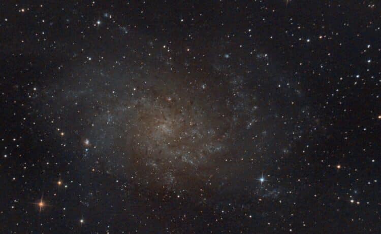 Ik zie bij mijn opnamen met de skywatcher 20cm/f5 newton dat de sterren vanaf het midden naar buiten