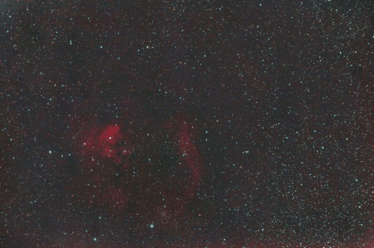 NGC 7822 tussen Casseopia en Cepheus ca 3000 lichtjaar van ons verwijderd. Opgenomen in de nacht van