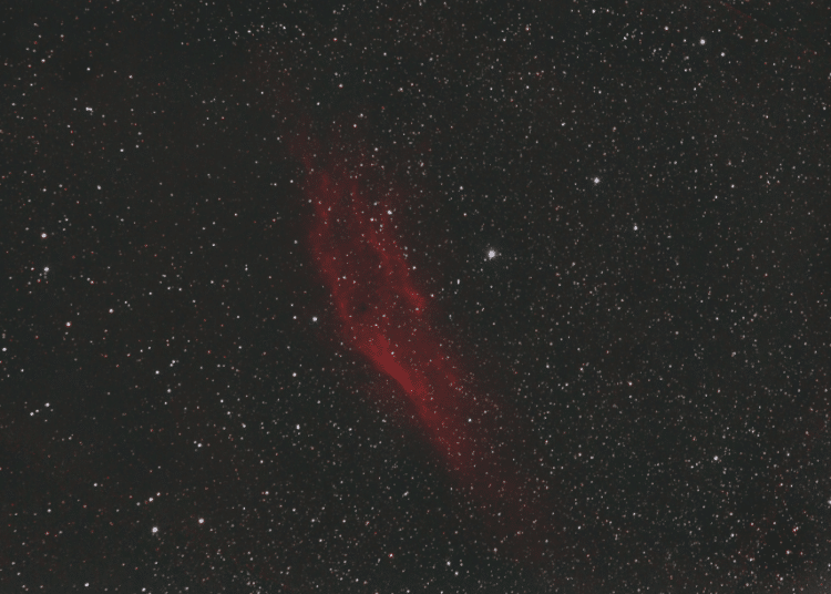 Een opname van uit Haarlem van NGC1499 (California nevel) een samenvoeging van 75 oude opnames van 4