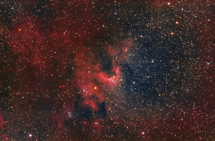 Hier een 2de versie van bovenstaande Sh2-155 Cave Nebula, nu met 93 x 6 minuten RGB subs en een tota