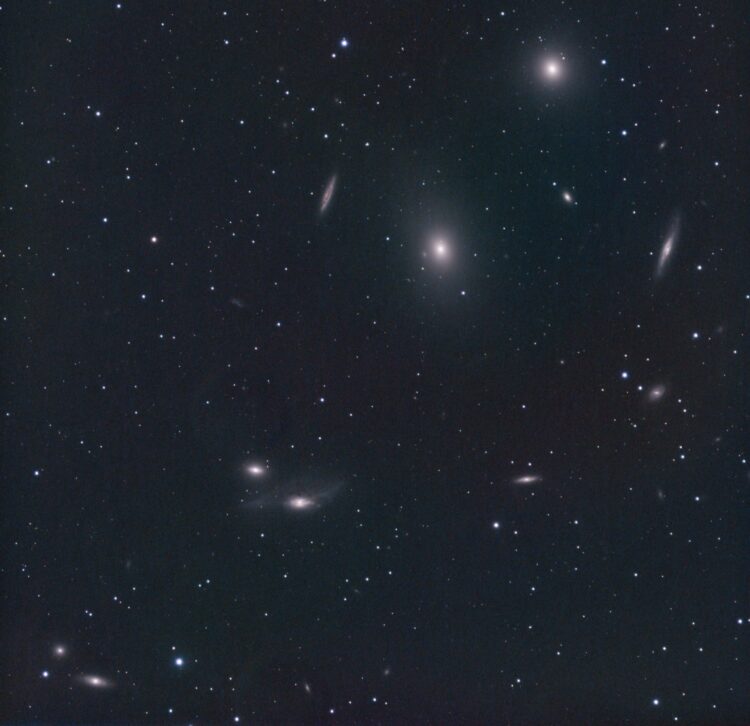 M86 en omstreken, vele sterrenstelseltjes (incl. de ogen). 25x R, G en B @ 120 sec. + 200x Lum @ 60 