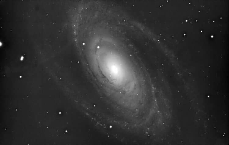 M81 met de 25cm ACF en Lepus reducer frames van 30seconden totaal 50 minuten belicht gaan filter ASI