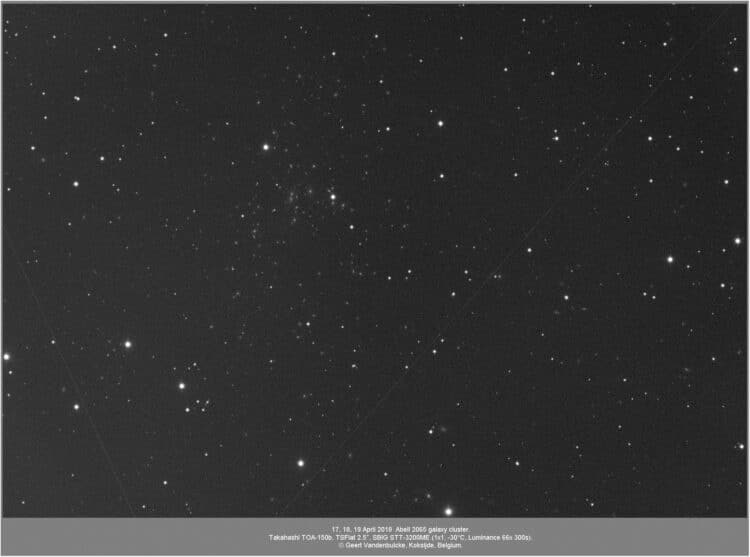 Tijdens het zoeken naar een geschikt object zag ik Abell 2065 in Corona Borealis.  Geen opvallend o