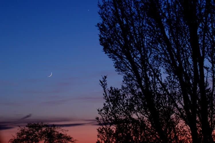 De samenstand van Venus en de Maan van afgelopen maandag, 1 dag na Nieuwe Maan. Er zijn toch weer wa