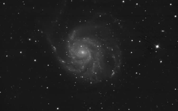 Eindelijk de collimatie redelijk onder controle met de 30cm F3. 80 frames van 30 seconden met de gai