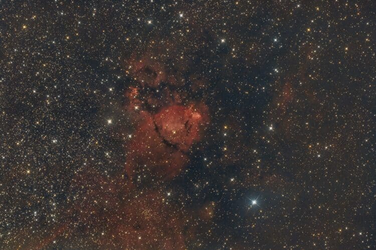 Object: IC1795 Fishhead Nebula Lokatie:Hohen Woos – Duitsland Datum: 7-4-2018 Camera: Canon 60