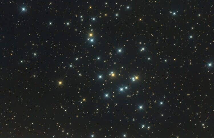 Object: M44 Beeheeve star cluster Lokatie:Hohen Woos – Duitsland Datum: 8-4-2018 Camera: Canon