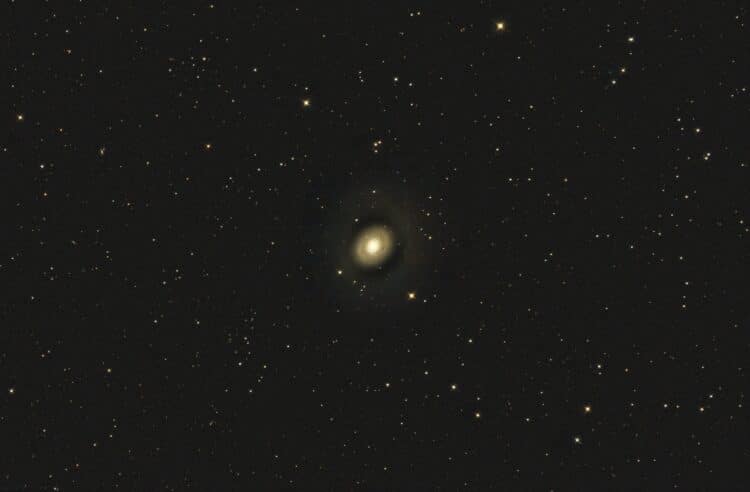 Object: M94 Cat’s Eye Galaxy Lokatie:Hohen Woos – Duitsland Datum: 7-4-2018 Camera: Cano