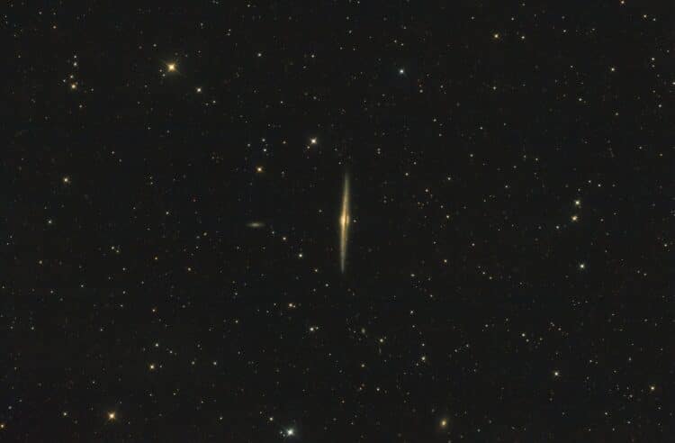 Object: NGC4565 Needle Galaxy Lokatie:Hohen Woos – Duitsland Datum: 8-4-2018 Camera: Canon 60D