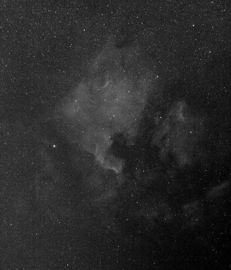 Mijn eerste H-alpha opname van NGC 7000 van 19-7-2018 opgenomen met mijn 200 mm telelens en Canon 60