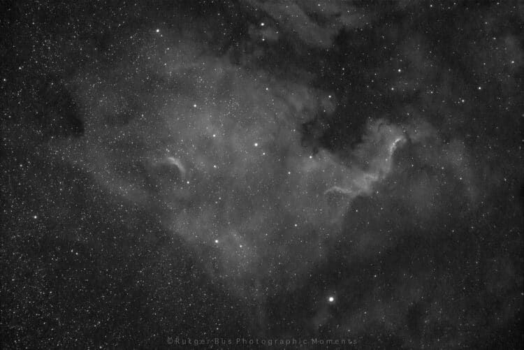 Hier een stack (wederom met Photoshop) van een 3-tal opnames van 3 minuten met guiding op ISO 1600.