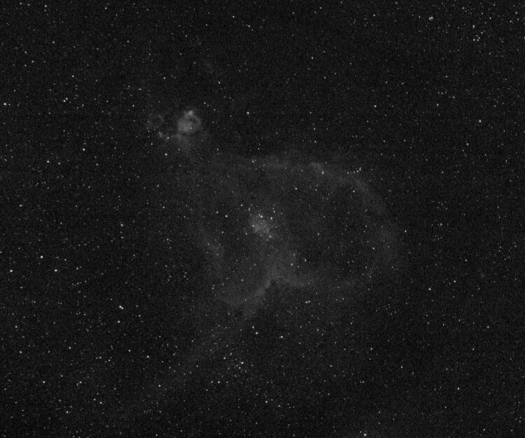 Afgelopen zaterdag avond 29-9-2018 heb ik IC 1805 opgenomen in H-alpha met 8 Lights van 10 minuten.