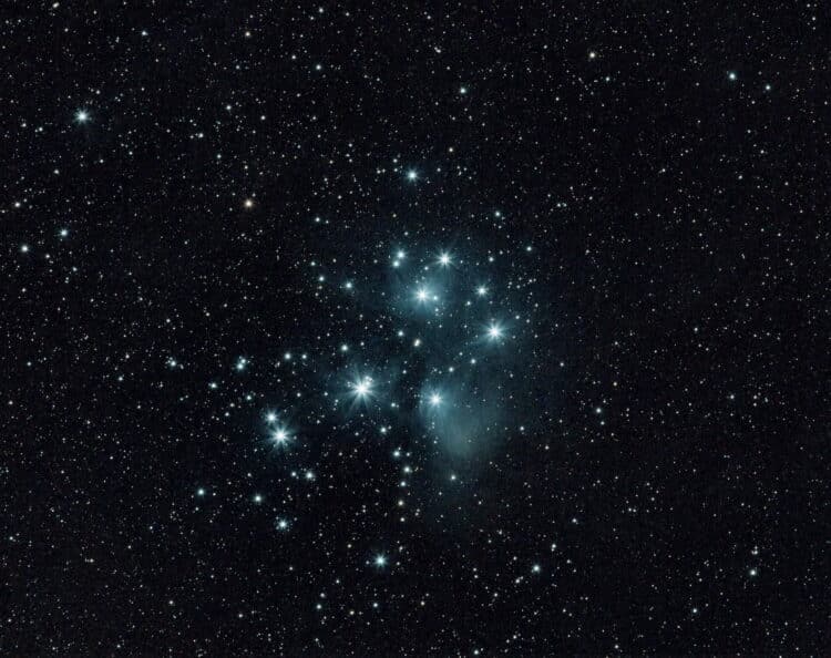 Een nieuwe poging van een opname van het Zevengesternte (M45) in de nacht van 16 op 17 november ui