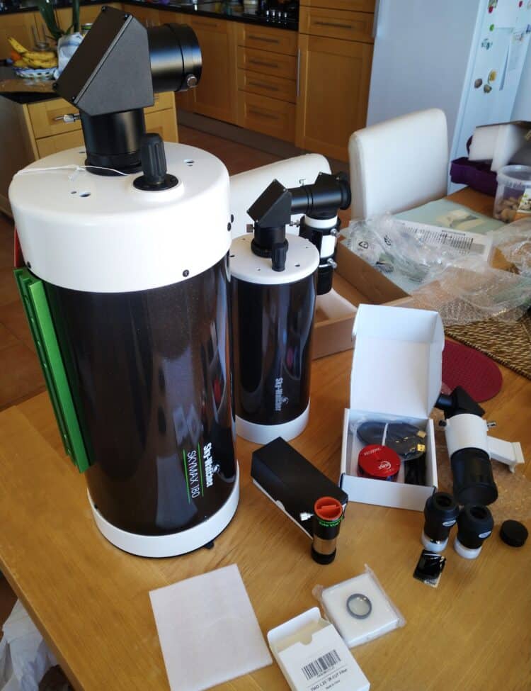 En het pakketje van Jimmy (Astromarket/ ASTOptics/Astroshop) is alweer binnen. De Maksutov 180 is ee