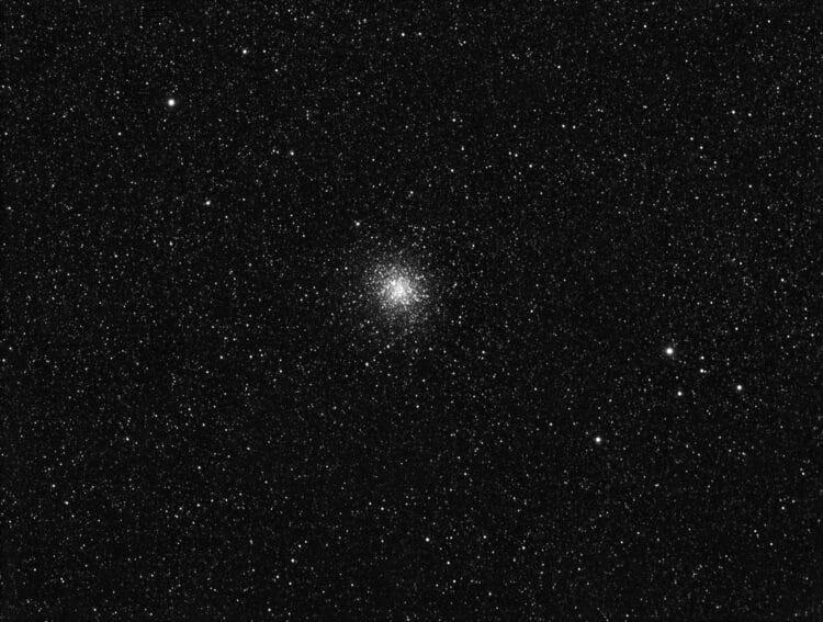 Dit Messier object M22 staat altijd laag. Mijn klapdak extra laten zakken. Verder is het object voor