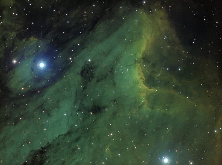 Na afgelopen nacht nog even 3 uur RGB (30 x 120s per filter) bijgeschoten te hebben, zijn de sterren