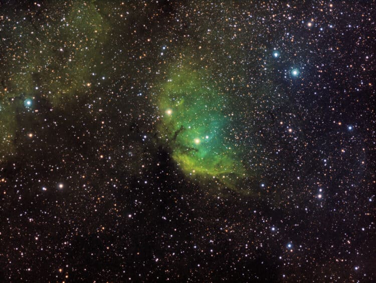 Afgelopen avond was het hier nog helder, dus een prima gelegenheid wat RGB aan mijn Tulp toe te voeg