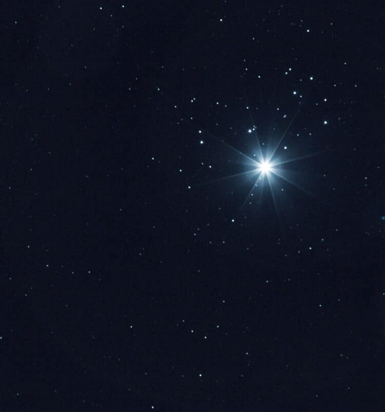 Afgelopen vrijdagavond (3/4) stond Venus bij de Pleiaden. Heb toen een poging ondernomen om dit vast