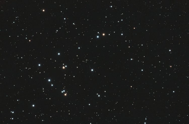 Gedurende 4 heldere nachten eind april M44 (Beehive cluster) in het sterrenbeeld de Kreeft 98×2