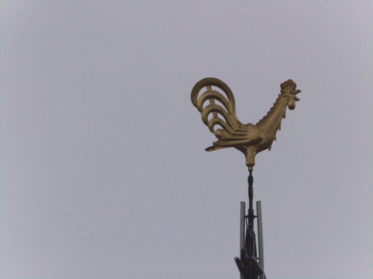 Door de 80/480mm telescoop: &nbsp;kerkhaan