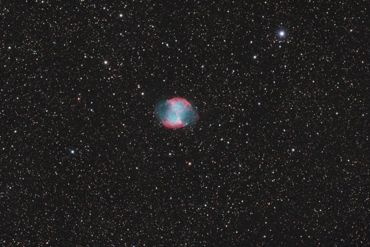 M27 Halternevel een planetaire nevel met een afstand ca 1200-2000 lj Opgenomen in de nachten van 22-